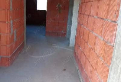 Casă cu 6 camere în Ghioroc - 10