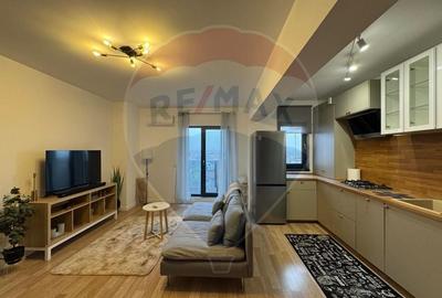 Apartament cu 2 camere semidecomandat, mobilat în Sud