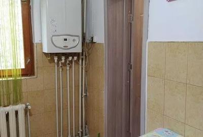 Apartament cu 2 camere, decomandat, etajul 2/4, zona Podu Ros - 5