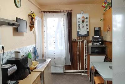 Apartament cu 3 camere decomandat în Tudor