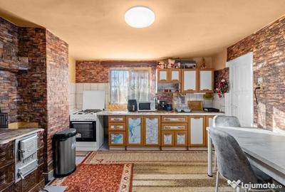 Casă cu 5 camere cu Teren 1620 Mp în Bârzava - 8