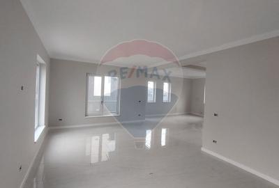 Casă cu 4 camere cu Teren 460 Mp în Golești - 4