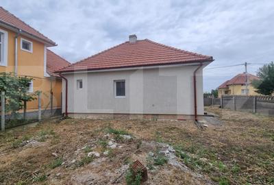 Casă cu 2 camere cu Teren 4600 Mp în Bercu - 3