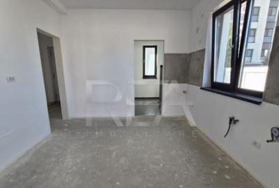 Duplex compus din doua case la 1,3 kilometri de sta?ia de - 35