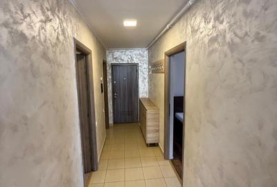 Apartament cu 2 camere decomandat în Tractorul - 3