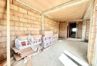 Duplex cu 4 camere cu Canalizare în Moșnița Nouă - 1