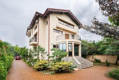 Vila de lux 11 camere, 545 mp, teren 1000 mp, Bucurestii Noi
