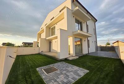 Casă cu 5 camere în Ghermănești