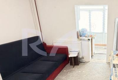 Apartament cu 3 camere decomandat în Craiovița Nouă
