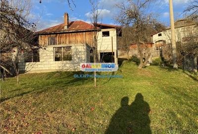 Teren Construcții intravilan de 4530 mp, în Secăria