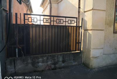 Casă cu 4 camere în Caracal - 1