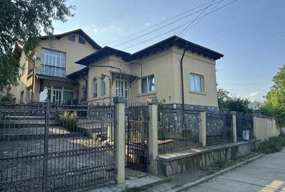 Casă cu 4 camere în Central - 1