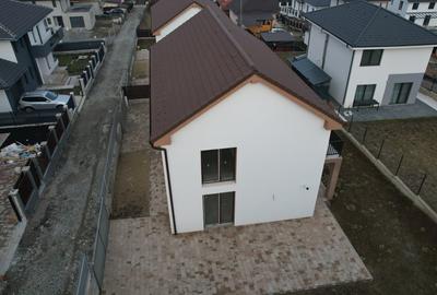 Duplex cu 5 camere cu Canalizare în Chinteni - 2