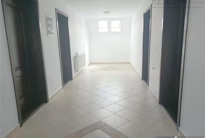 Casă cu 11 camere cu Teren 1300 Mp în Șimon - 3