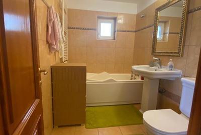 Apartament cu 4 camere decomandat în Mangalia - 8