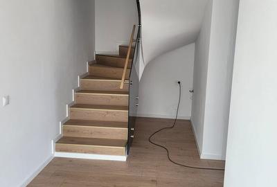 Casă cu 5 camere cu Teren 550 Mp în Priseaca - 6