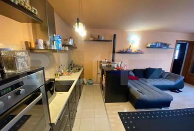 Casa de 284 mp, impartit in 3 apartamente, teren 503 mp, Gri - 9