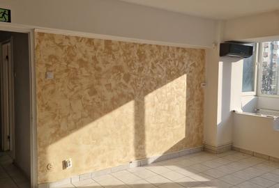 Apartament cu 3 camere semidecomandat în Exterior Vest