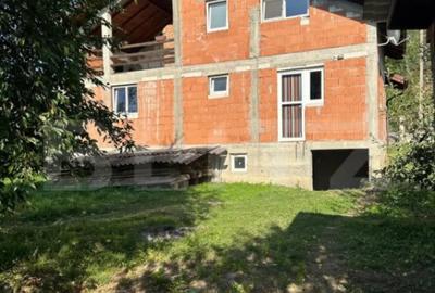 Casă cu 4 camere cu Teren 3400 Mp în Central - 5