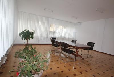 Casă individuală cu 12 camere cu Canalizare în 1 Mai - 4