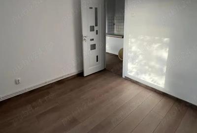 Vand Apartament 2 camere, renovat,Simeria, Str. Fabricii - 7