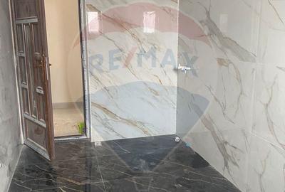 Casă cu 4 camere cu Teren 400 Mp în Ștorobăneasa - 2