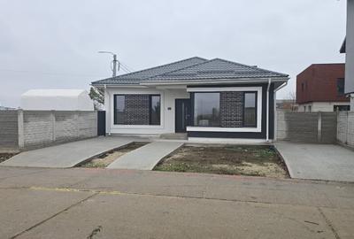 Casă cu 4 camere cu Teren 385 Mp în Balotești - 1