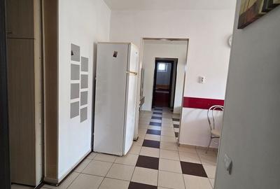 Apartament cu 3 camere în Școlilor