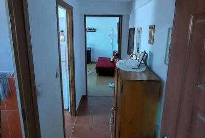 Apartament cu 3 camere decomandat, mobilat în Central