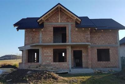 Casa  pe 2 nivele ,la 15 minute de Brasov, DJ 112A,  finalizata la cheie - 15