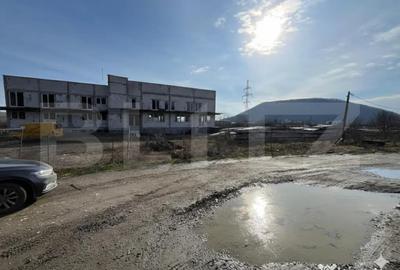 Spațiu comercial, de 1,400 mp, în Industrială - 3