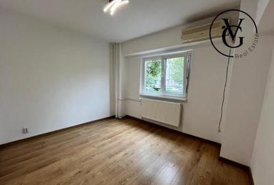 Apartament 3 camere cu destinatia de spatiu comercial, zona - 4