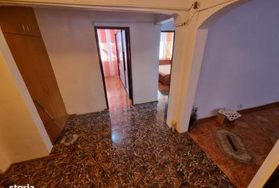 Apartament cu 3 camere decomandat în CET