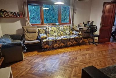 Apartament cu 3 camere decomandat în Teiul Doamnei