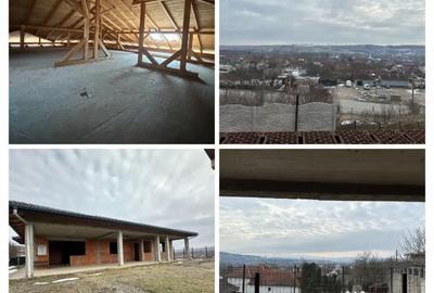 Casă cu 4 camere cu Teren 1800 Mp în Central