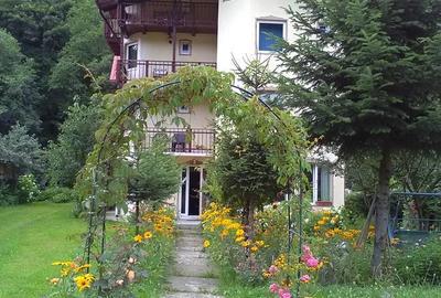 Casă cu 14 camere cu Teren 1000 Mp în Moieciu - 15