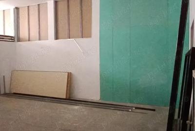 Spațiu comercial, de 42 mp, în Central - 3