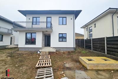Casă individuală cu 4 camere cu Canalizare în Central - 1