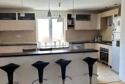 Apartament cu 4 camere decomandat în Central - 3