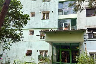 Apartament cu 2 camere decomandat, mobilat în Central