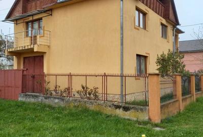 Casă cu 4 camere în Exterior Vest
