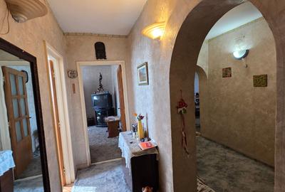 Pod Butelii,3 camere,70 mp,etaj 2/4,balcon mare. Pod Butelii,3 camere,70 mp,etaj 2/4,balcon mare. - 1