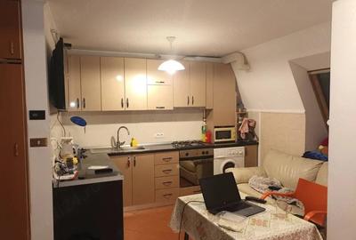 Apartament cu 3 camere decomandat în Sâmbăta de Sus - 4