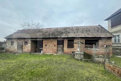 Casă cu 4 camere cu Teren 1371 Mp în Păulești - 4