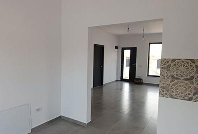 Casă cu 3 camere cu Teren 60 Mp în Berceni
