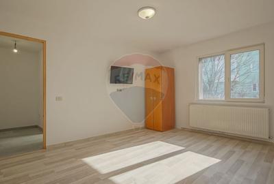 Casă cu 10 camere cu Teren 340 Mp în Florilor - 20