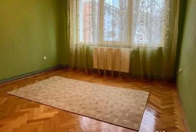 Apartament cu 3 camere semidecomandat în Central - 1