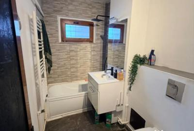 Apartament cu 2 camere decomandat în CET - 13