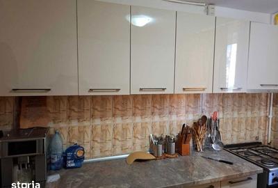 Apartament cu 4 camere semidecomandat în Central