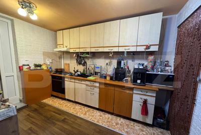 Casă cu 5 camere cu Teren 700 Mp în Central - 1